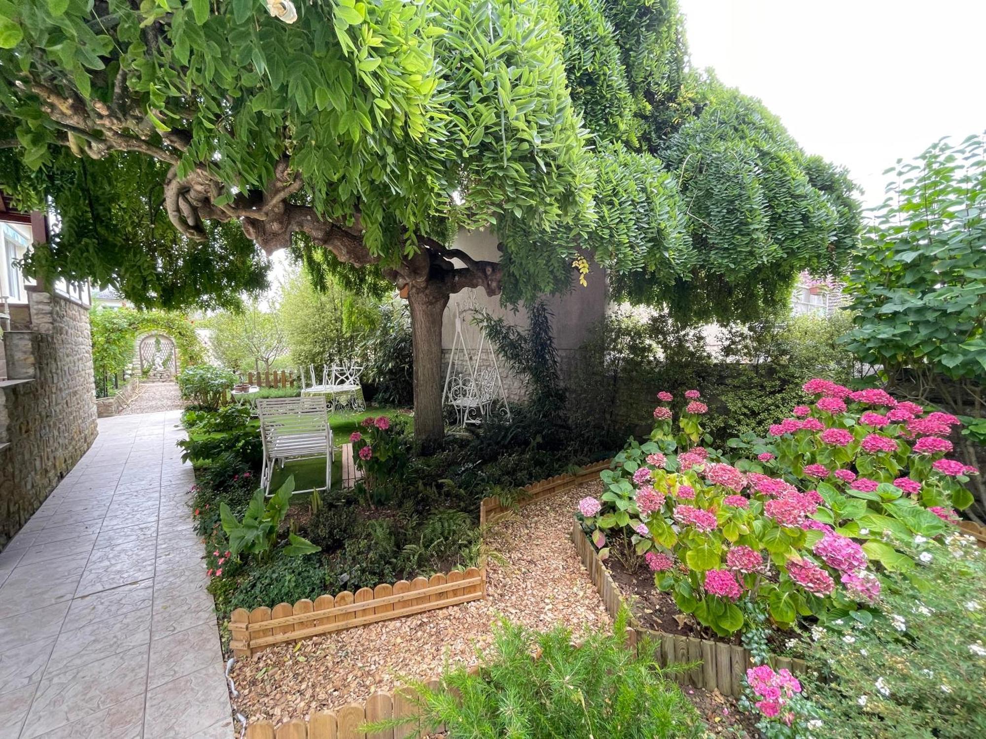 La Roseliere Maison Plain Pied Confortable Belle Decoration Jardin Magnifique 10 Mn A Pied Centre Ville Bayeux Proche Plages Du Debarquement Экстерьер фото